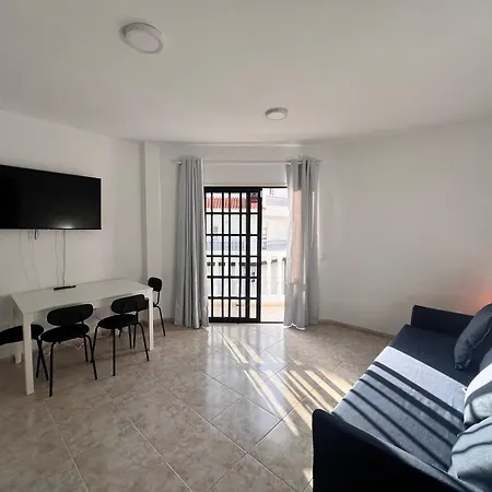 2 Bedroom With Solarium Terrace شقة *